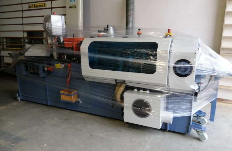 Neue Kantenanleimmaschine